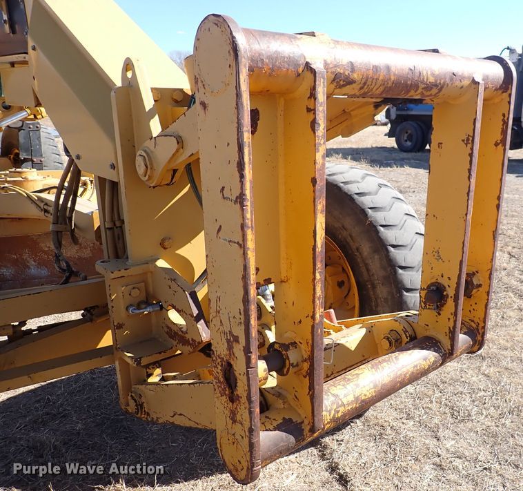 image for item DC4109 2001 Caterpillar 140H  motor grader