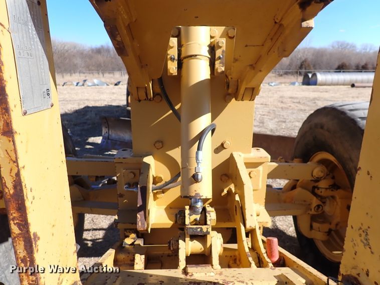 image for item DC4109 2001 Caterpillar 140H  motor grader