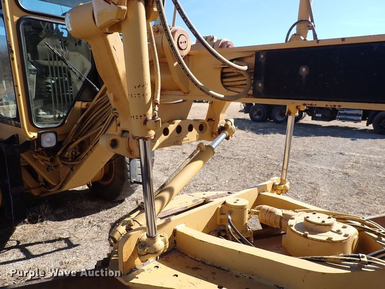image for item DC4109 2001 Caterpillar 140H  motor grader