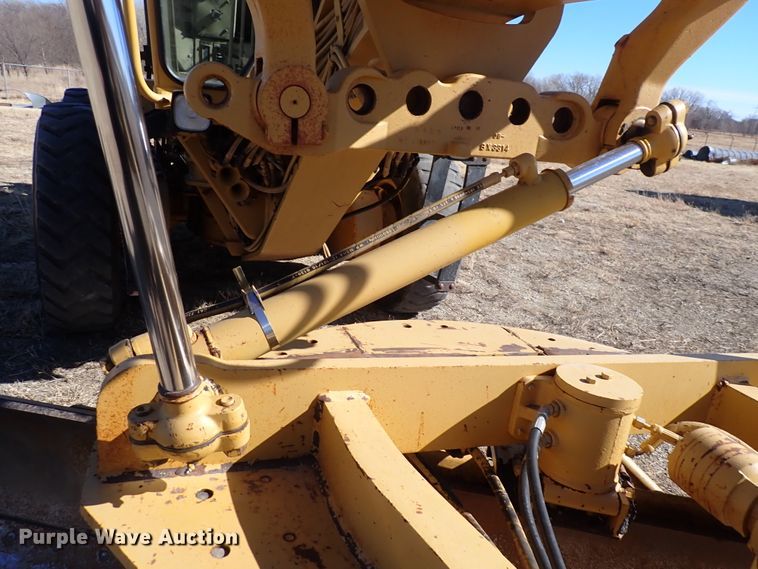 image for item DC4109 2001 Caterpillar 140H  motor grader