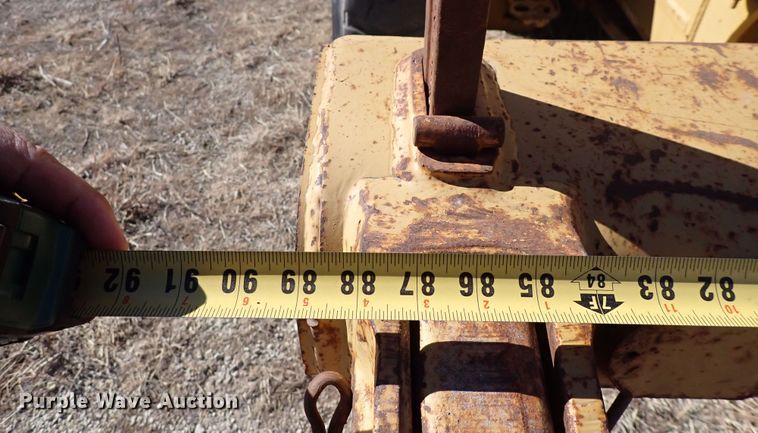 image for item DC4109 2001 Caterpillar 140H  motor grader