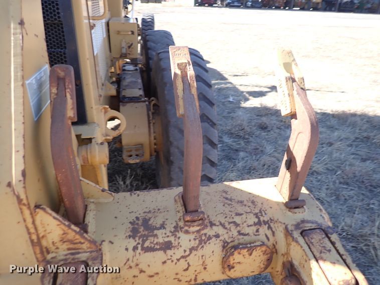 image for item DC4109 2001 Caterpillar 140H  motor grader