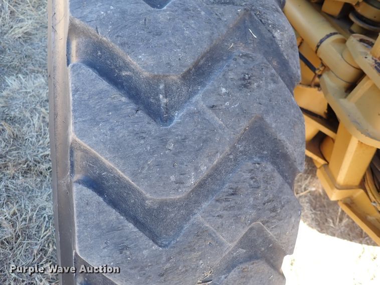 image for item DC4109 2001 Caterpillar 140H  motor grader