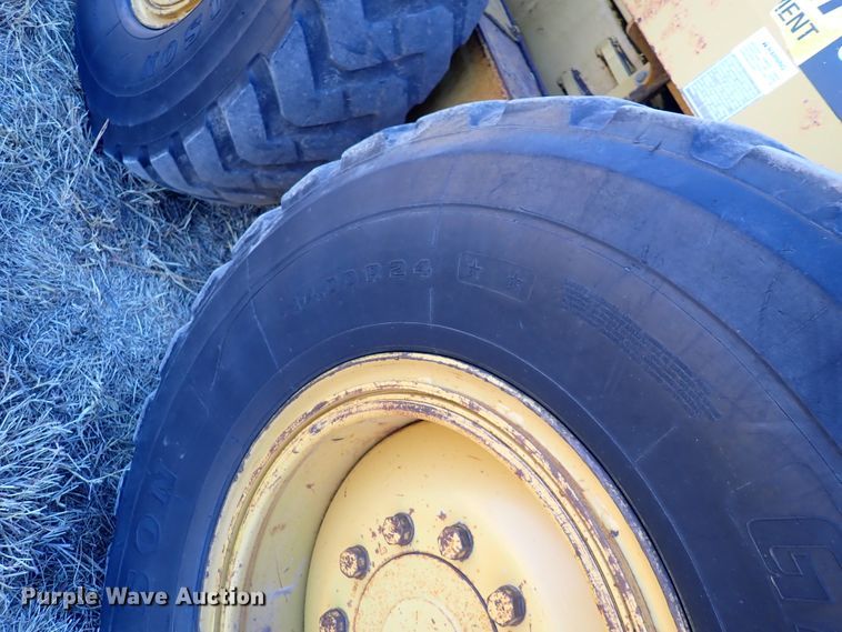 image for item DC4109 2001 Caterpillar 140H  motor grader