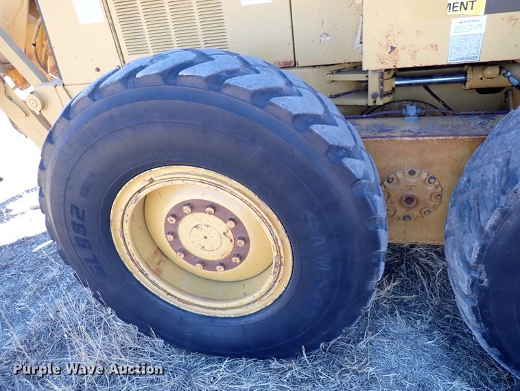 image for item DC4109 2001 Caterpillar 140H  motor grader