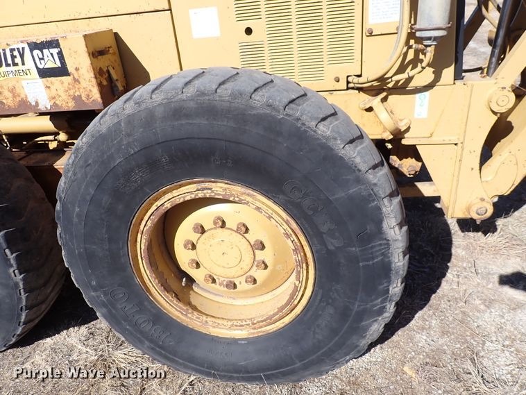 image for item DC4109 2001 Caterpillar 140H  motor grader