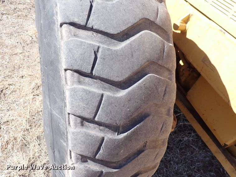 image for item DC4109 2001 Caterpillar 140H  motor grader