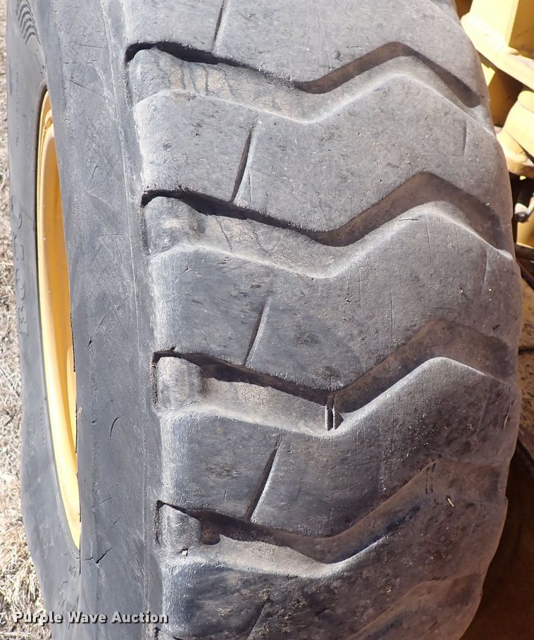 image for item DC4109 2001 Caterpillar 140H  motor grader