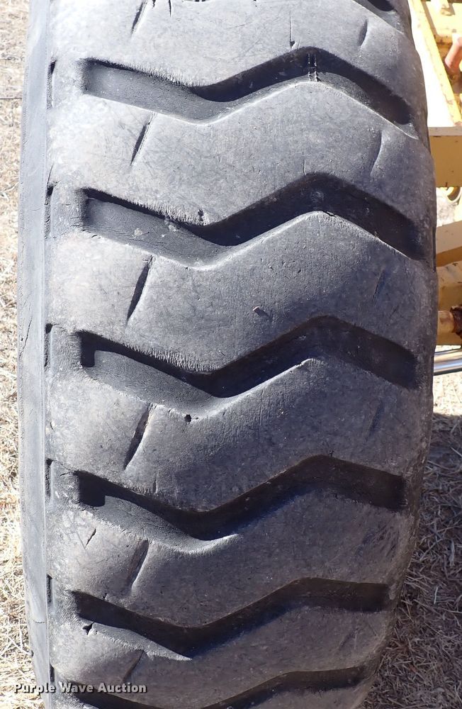 image for item DC4109 2001 Caterpillar 140H  motor grader