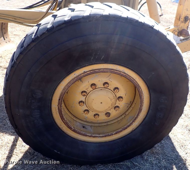 image for item DC4109 2001 Caterpillar 140H  motor grader