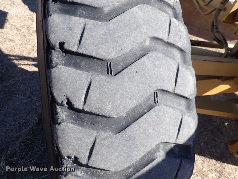 image for item DC4109 2001 Caterpillar 140H  motor grader