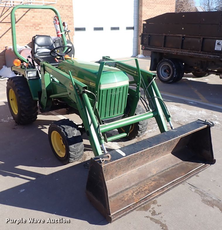 image for item DC4127 1997 John Deere 955  MFWD tractor