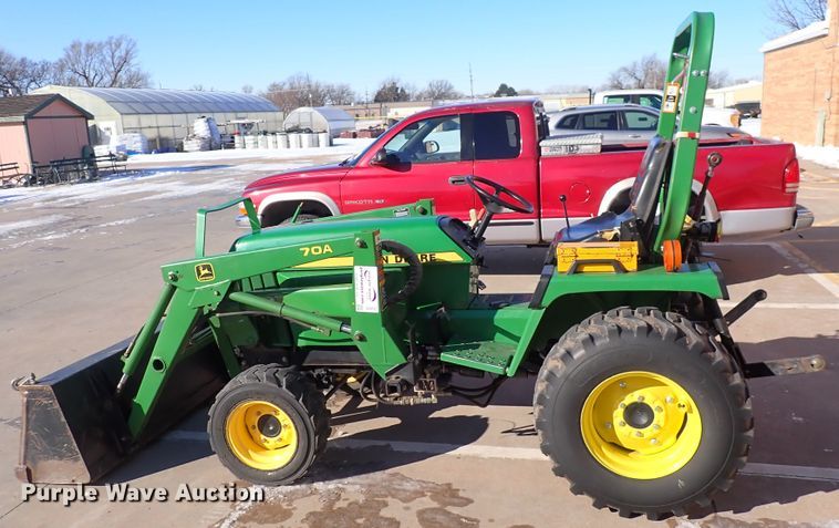 image for item DC4127 1997 John Deere 955  MFWD tractor