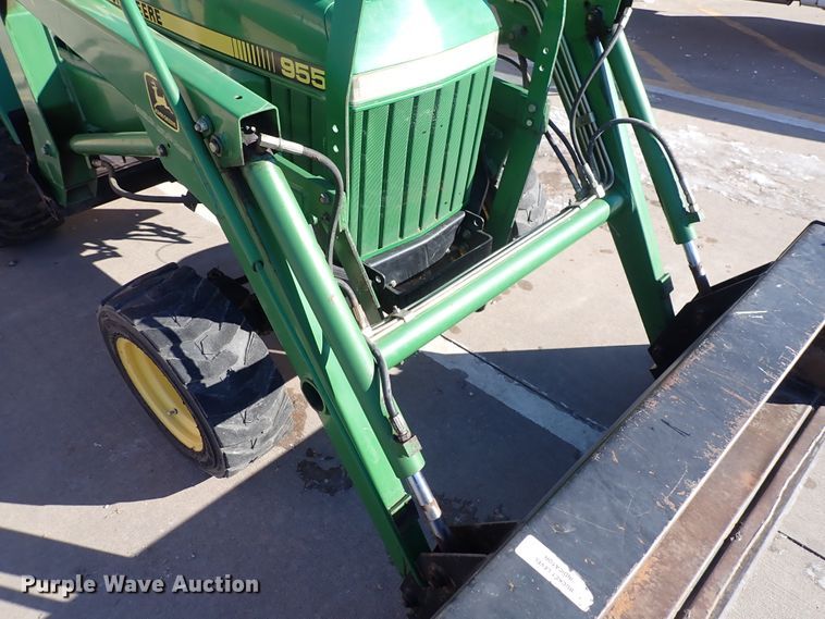 image for item DC4127 1997 John Deere 955  MFWD tractor