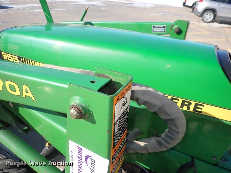 image for item DC4127 1997 John Deere 955  MFWD tractor