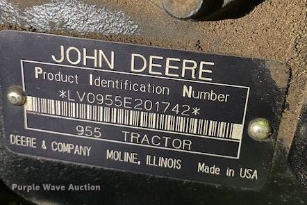 image for item DC4127 1997 John Deere 955  MFWD tractor