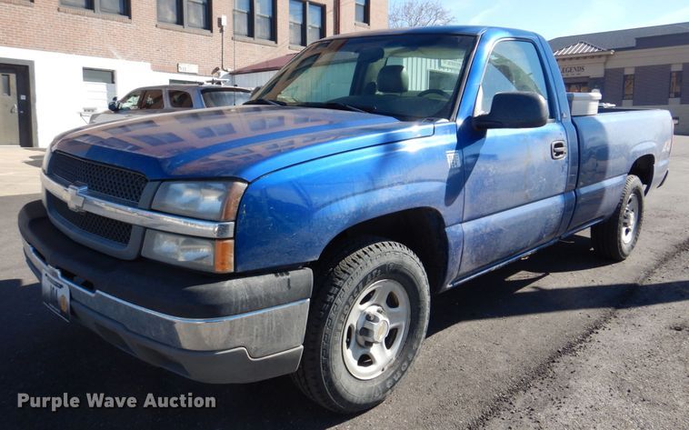 image for item DE7517 2003 Chevrolet Silverado 1500  pickup truck