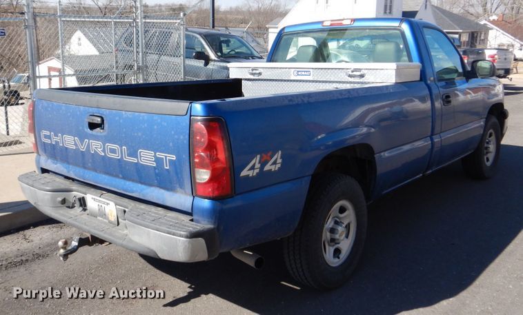 image for item DE7517 2003 Chevrolet Silverado 1500  pickup truck