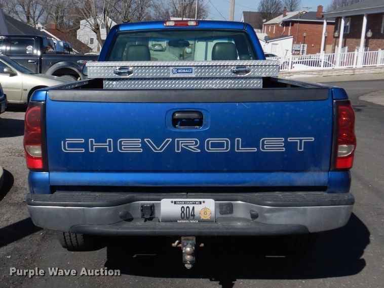 image for item DE7517 2003 Chevrolet Silverado 1500  pickup truck