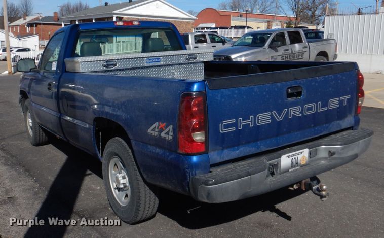 image for item DE7517 2003 Chevrolet Silverado 1500  pickup truck