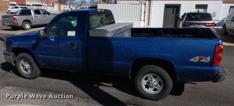 image for item DE7517 2003 Chevrolet Silverado 1500  pickup truck