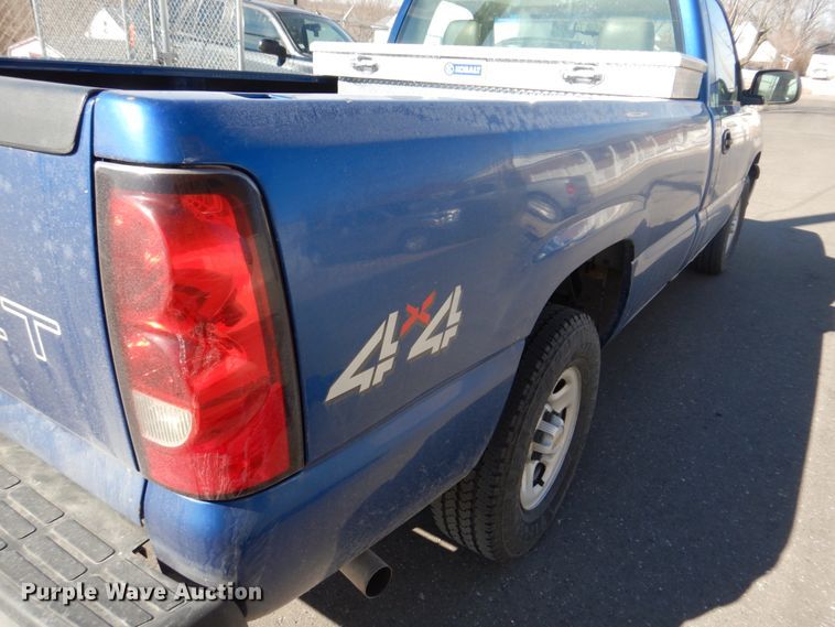 image for item DE7517 2003 Chevrolet Silverado 1500  pickup truck