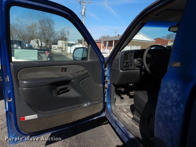 image for item DE7517 2003 Chevrolet Silverado 1500  pickup truck