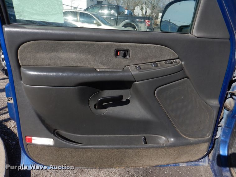 image for item DE7517 2003 Chevrolet Silverado 1500  pickup truck