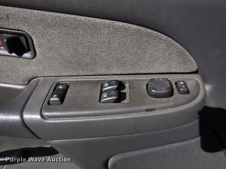 image for item DE7517 2003 Chevrolet Silverado 1500  pickup truck