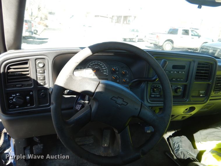 image for item DE7517 2003 Chevrolet Silverado 1500  pickup truck