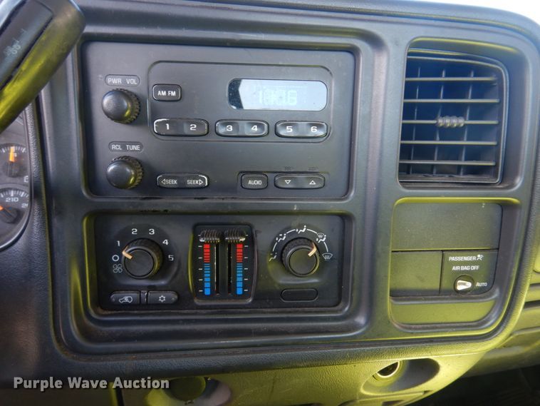 image for item DE7517 2003 Chevrolet Silverado 1500  pickup truck