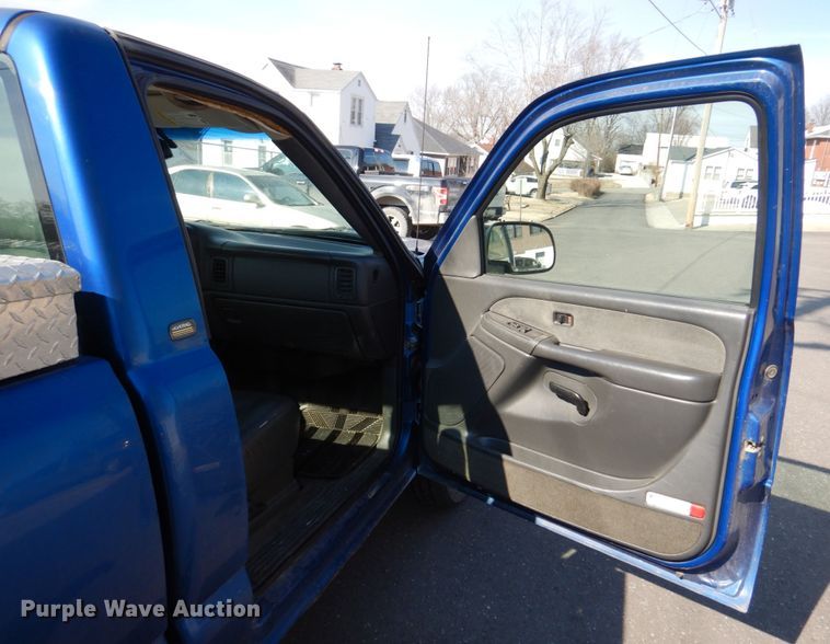 image for item DE7517 2003 Chevrolet Silverado 1500  pickup truck