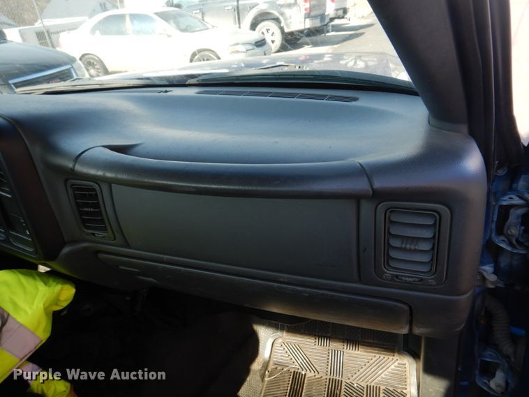 image for item DE7517 2003 Chevrolet Silverado 1500  pickup truck