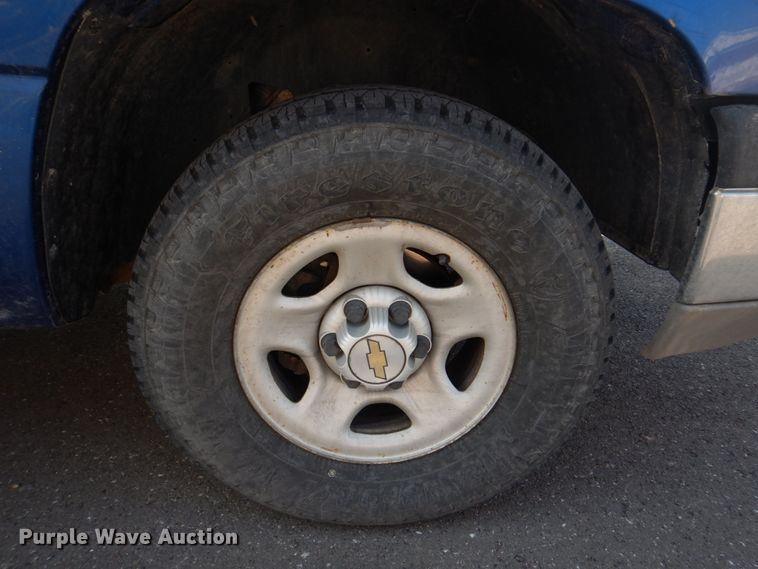 image for item DE7517 2003 Chevrolet Silverado 1500  pickup truck