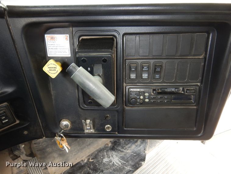 image for item DF0031 2007 International 3000  school bus