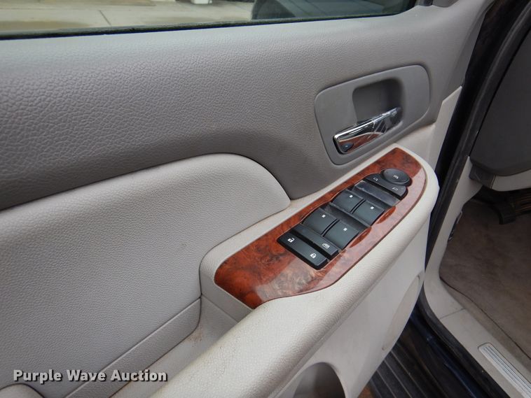 image for item DF0032 2008 Chevrolet Suburban LT  SUV