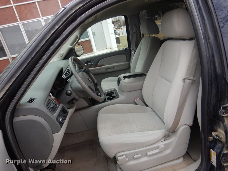 image for item DF0032 2008 Chevrolet Suburban LT  SUV
