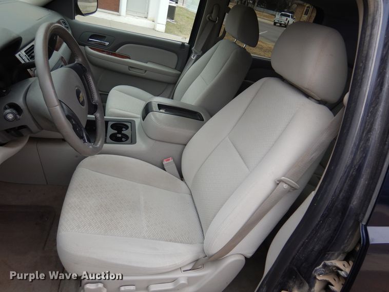 image for item DF0032 2008 Chevrolet Suburban LT  SUV