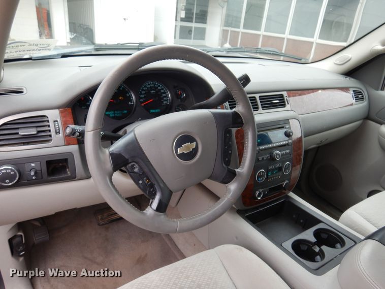 image for item DF0032 2008 Chevrolet Suburban LT  SUV