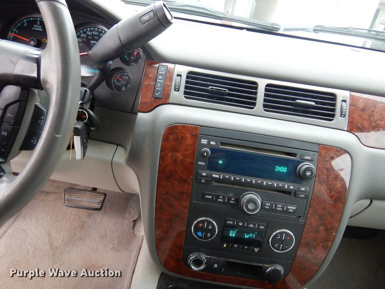 image for item DF0032 2008 Chevrolet Suburban LT  SUV