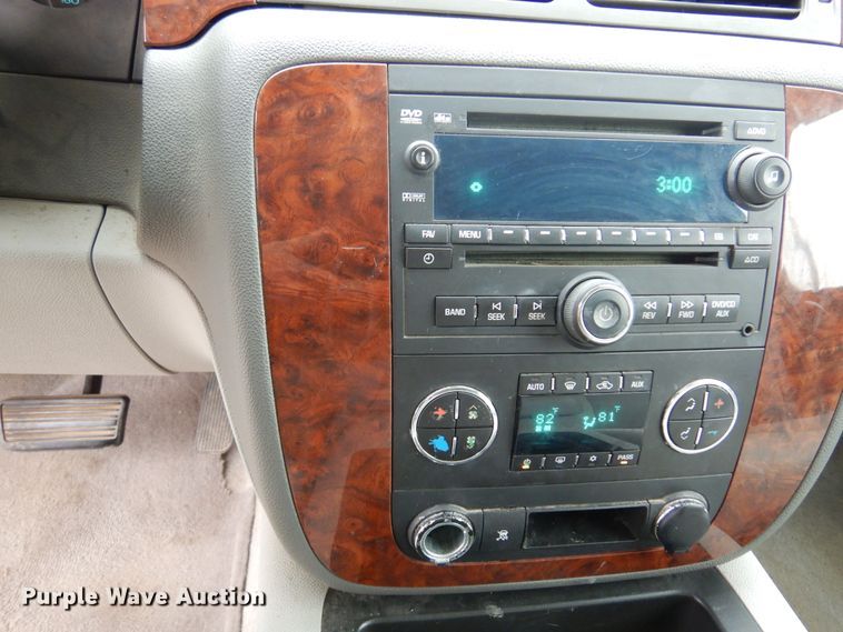 image for item DF0032 2008 Chevrolet Suburban LT  SUV