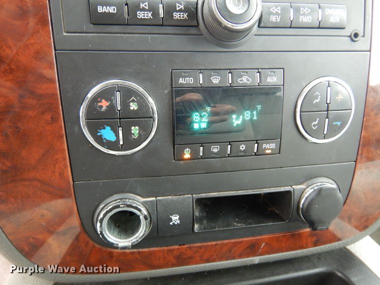 image for item DF0032 2008 Chevrolet Suburban LT  SUV