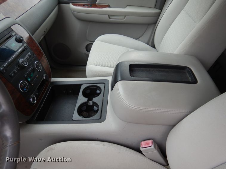 image for item DF0032 2008 Chevrolet Suburban LT  SUV