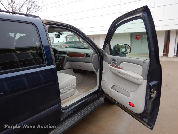 image for item DF0032 2008 Chevrolet Suburban LT  SUV