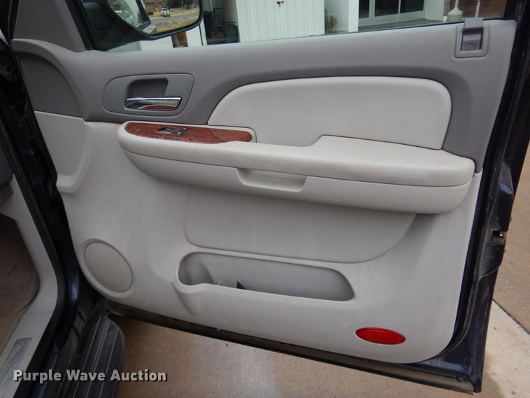 image for item DF0032 2008 Chevrolet Suburban LT  SUV