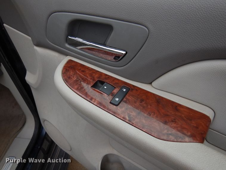 image for item DF0032 2008 Chevrolet Suburban LT  SUV