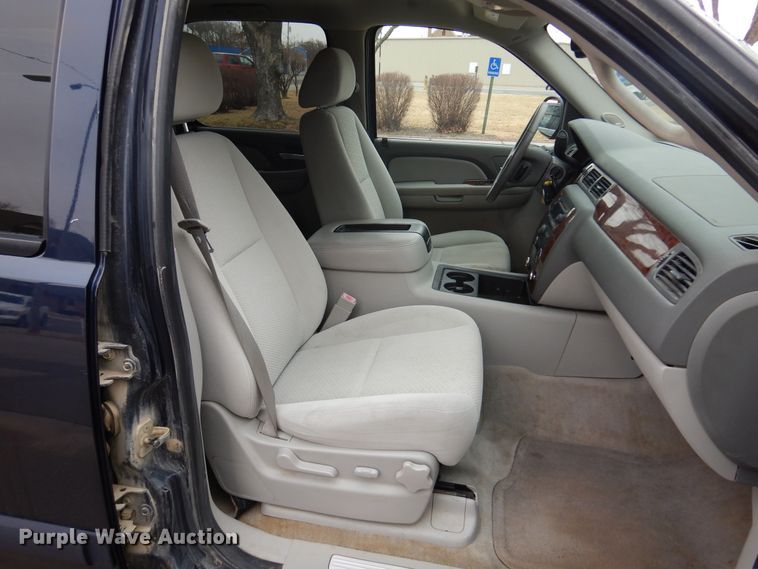 image for item DF0032 2008 Chevrolet Suburban LT  SUV