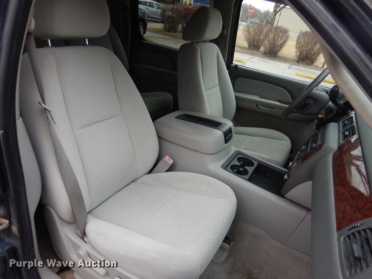image for item DF0032 2008 Chevrolet Suburban LT  SUV