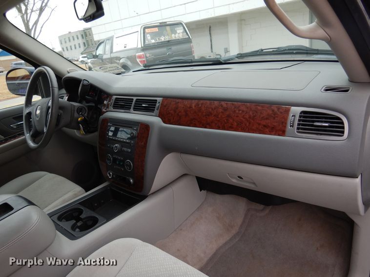 image for item DF0032 2008 Chevrolet Suburban LT  SUV