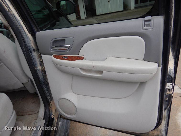 image for item DF0032 2008 Chevrolet Suburban LT  SUV